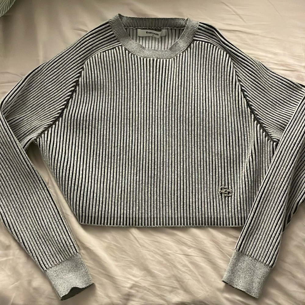Cropped ribbed sweater